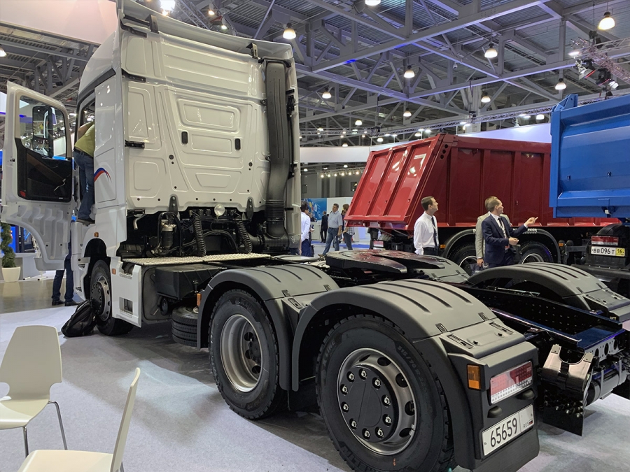 Седельный тягач KAMAZ-65659