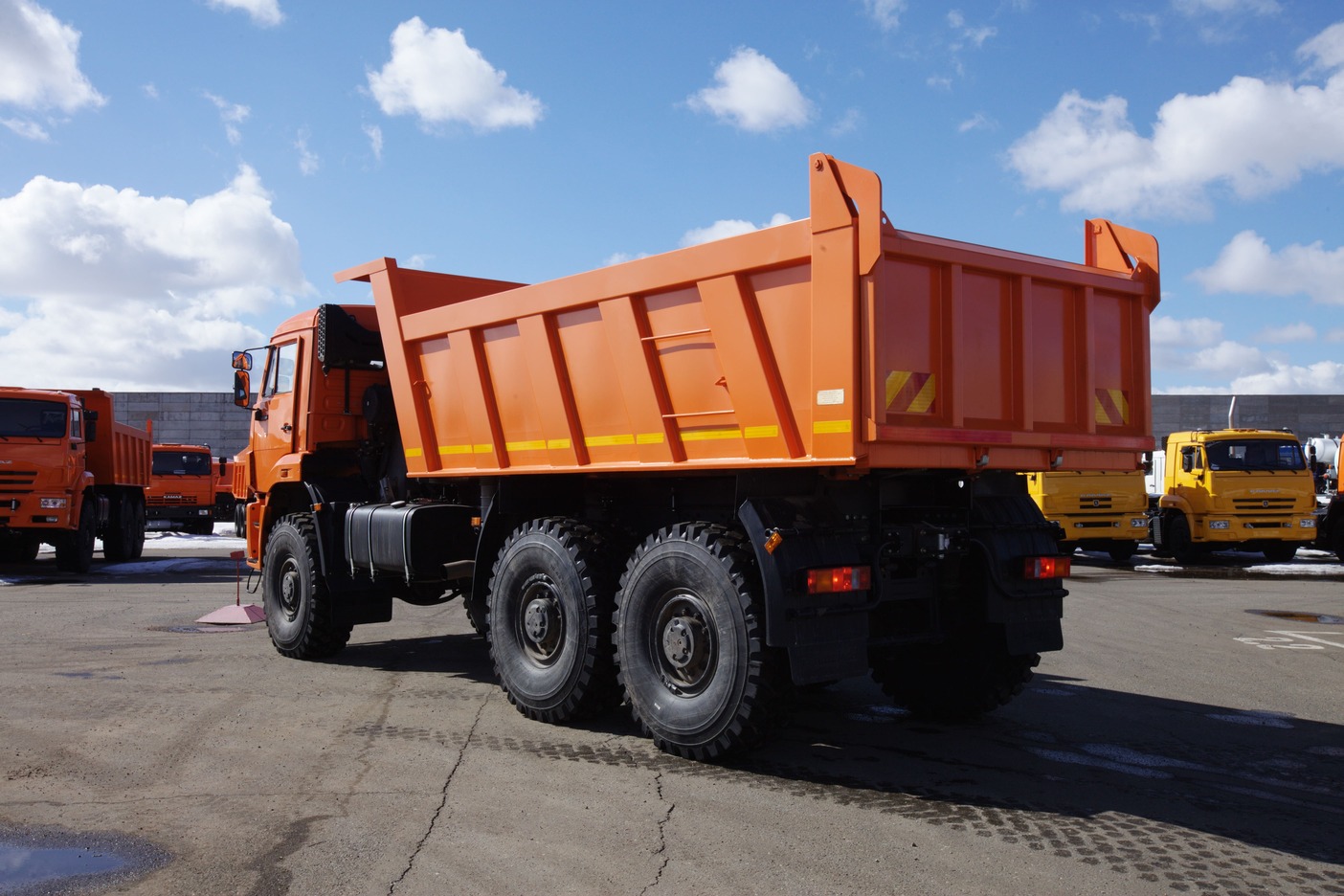 Самосвал КАМАЗ 65222