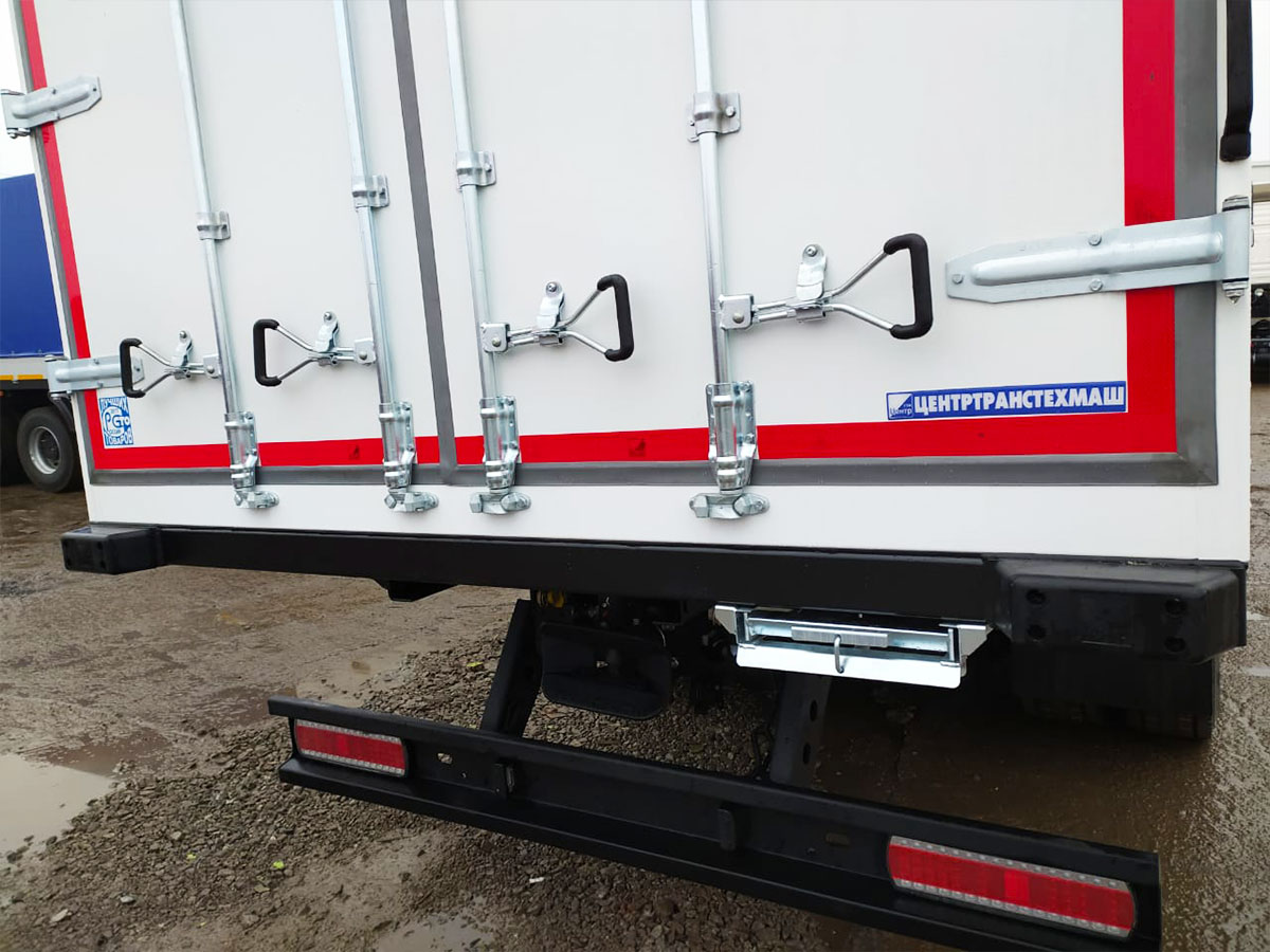 Промтоварный фургон КАМАЗ 65208